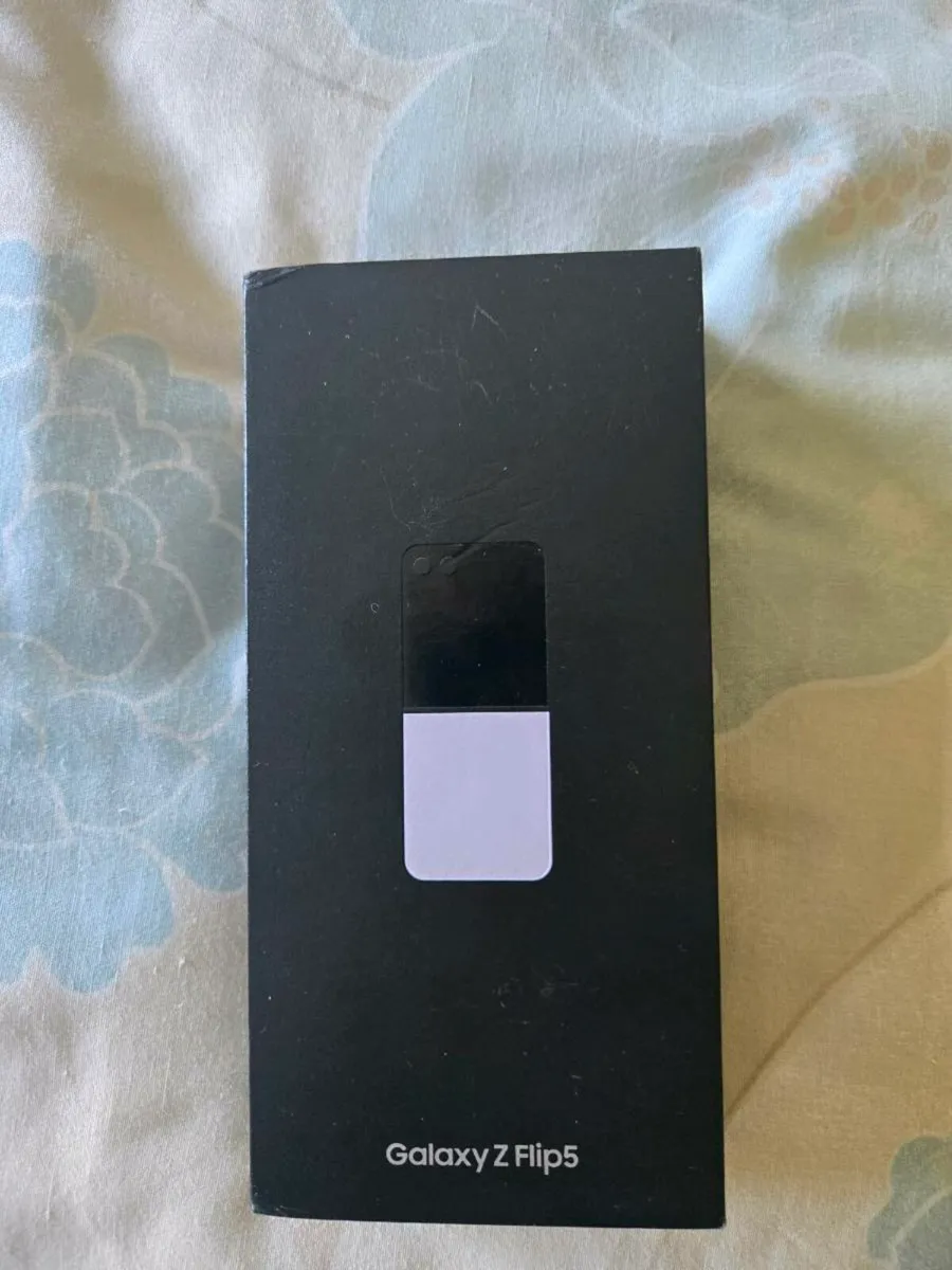 Samsung Galaxy Z flip 5 plus buds 3 pro - Image 2