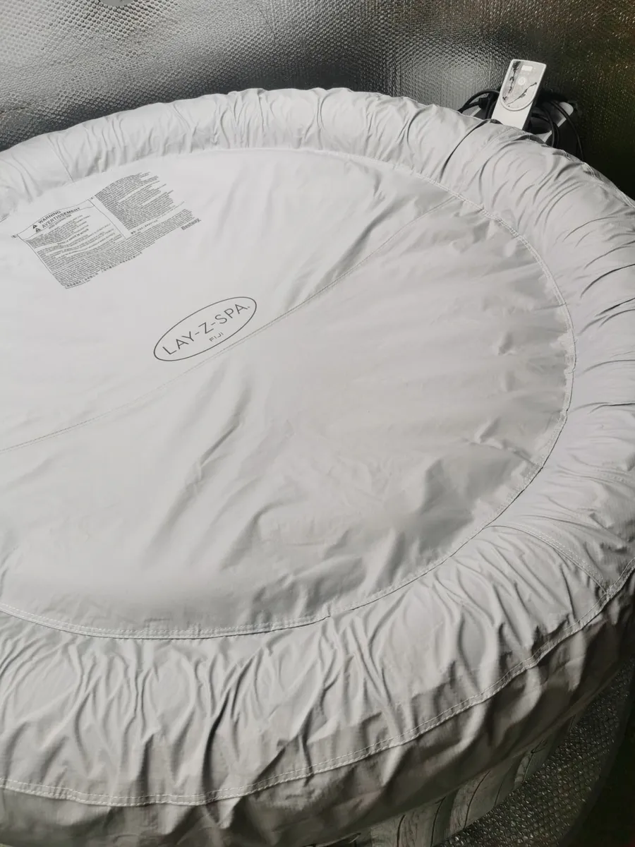 New Lay-Z-Spa Fiji 2-4persons - Image 3