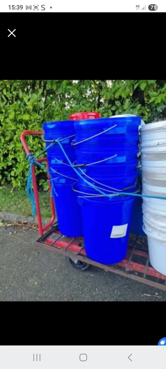 Plastic buckets with lids - Image 1
