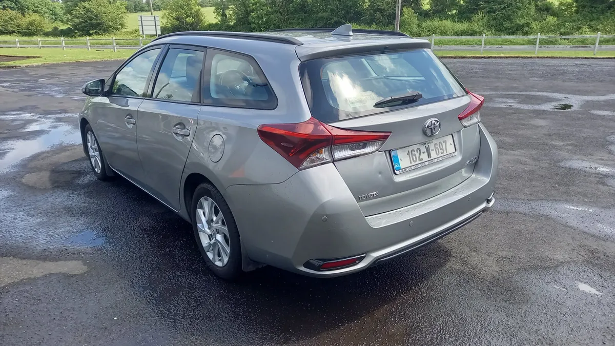 Toyota Auris 1.4D4-D Aura Estate - Image 4