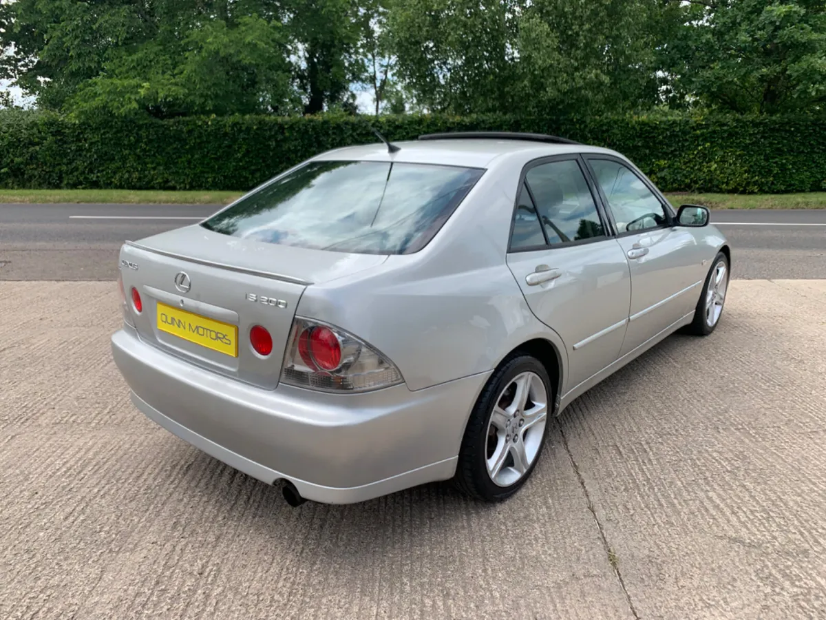 2002 LEXUS IS200 SE | SUNROOF | BLACK LTH - Image 3