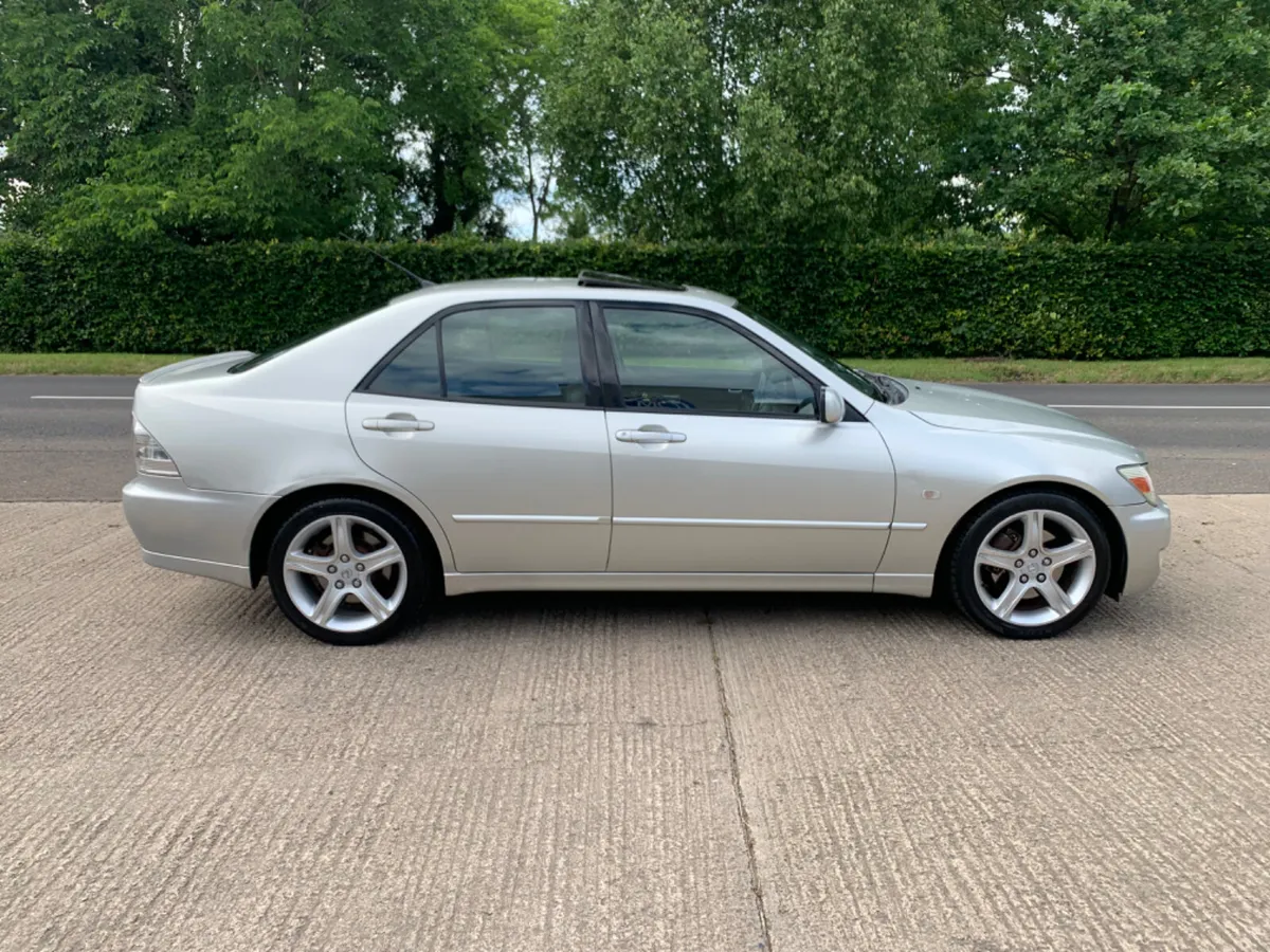 2002 LEXUS IS200 SE | SUNROOF | BLACK LTH - Image 2