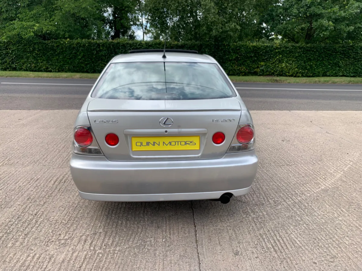 2002 LEXUS IS200 SE | SUNROOF | BLACK LTH - Image 4
