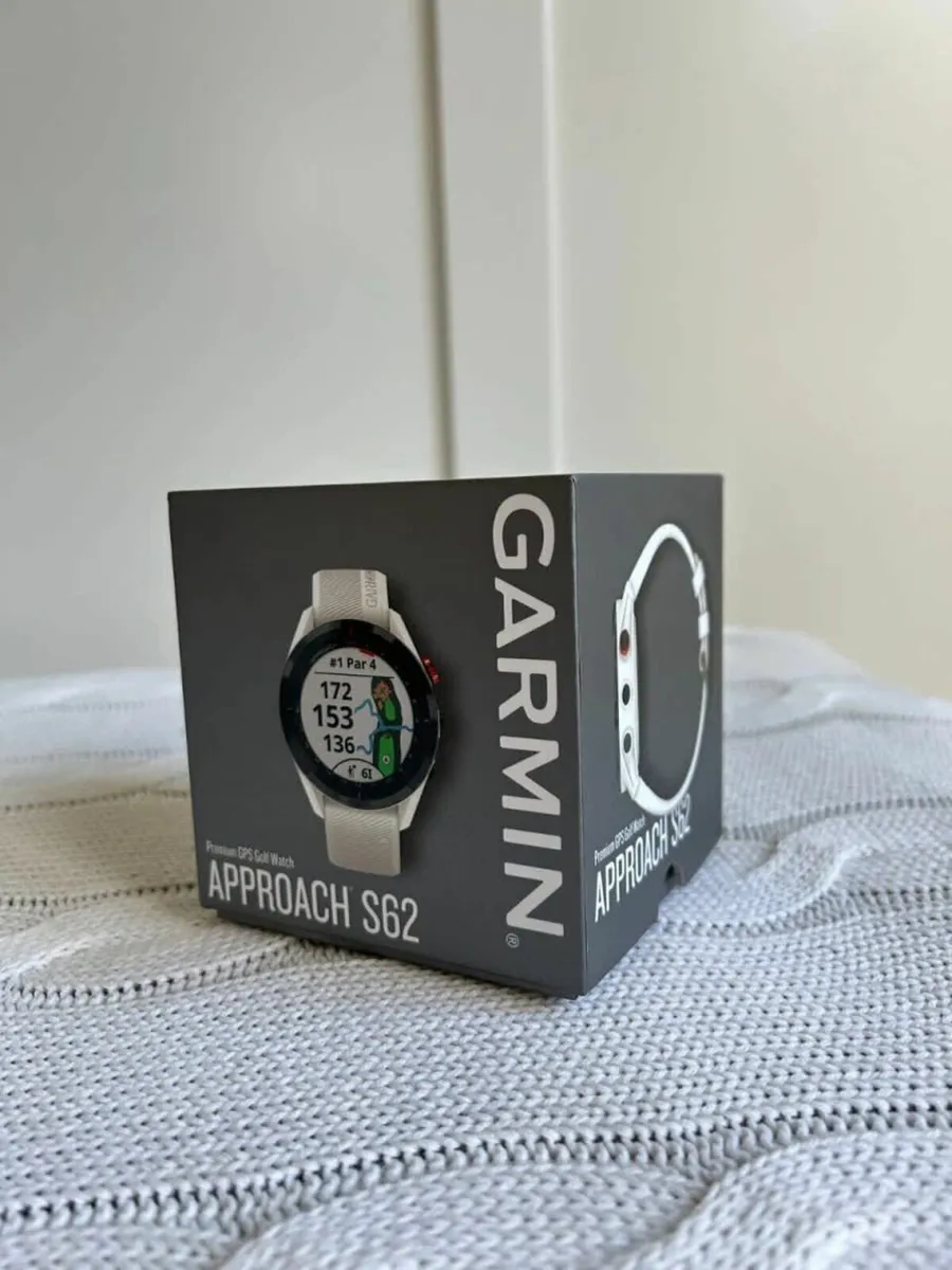 White Gаrmin Approach S62 GPS Golf Watch - Image 1