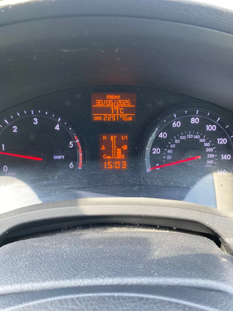 Toyota Avensis 2012 - Image 2