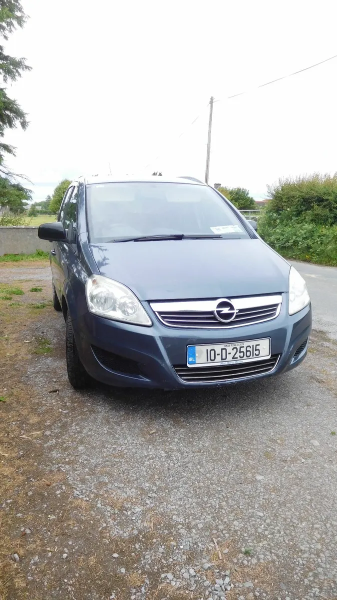 Opel Zafira 2010 - Image 1