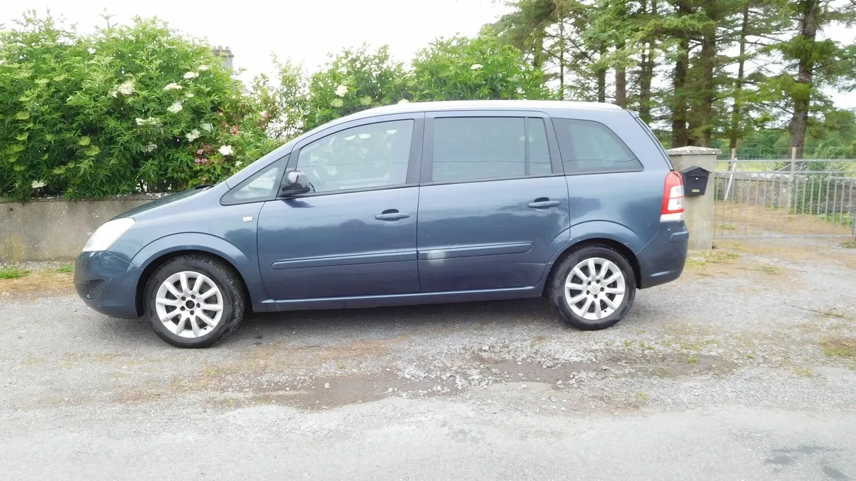 Opel Zafira 2010 - Image 2