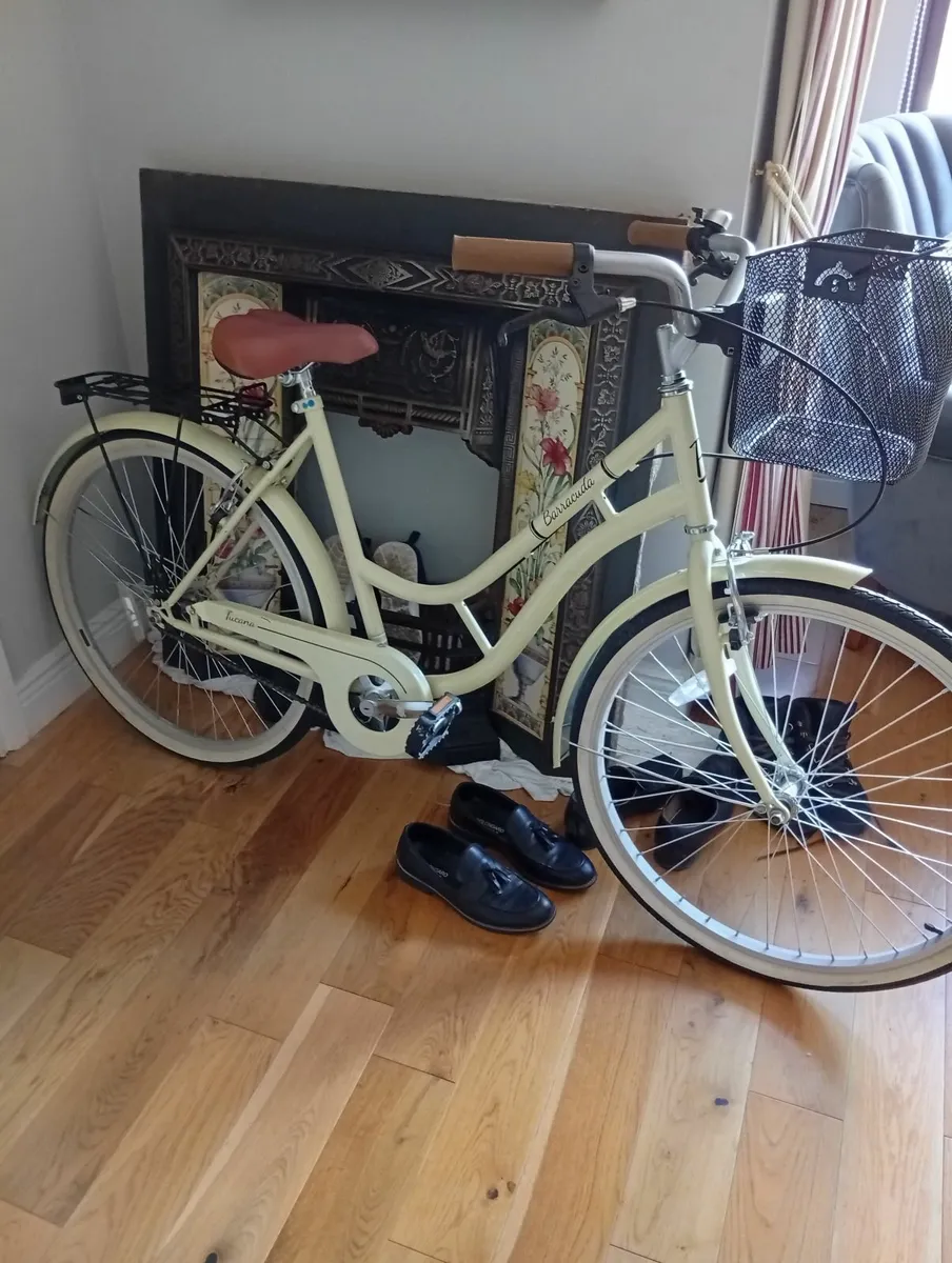 Ladies bicycle - Image 1