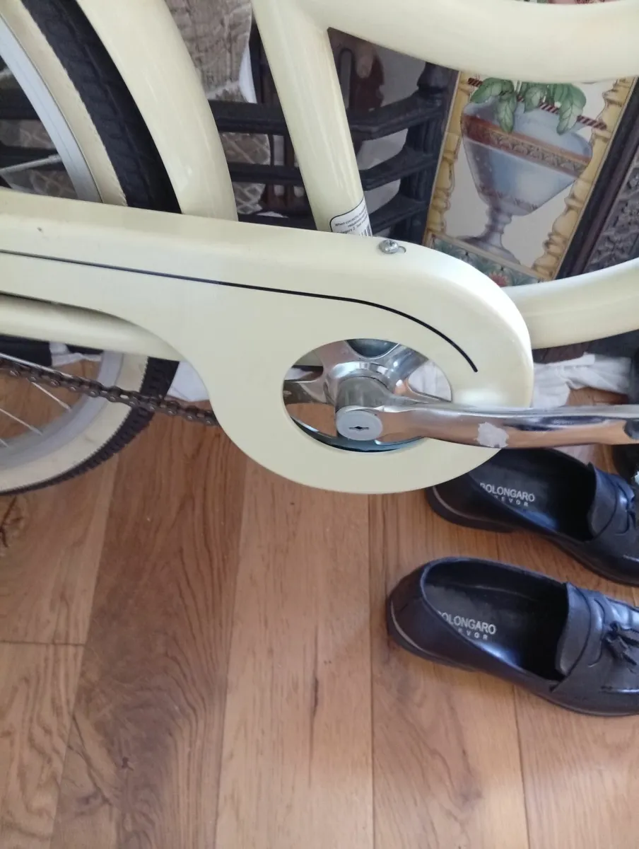 Ladies bicycle - Image 4