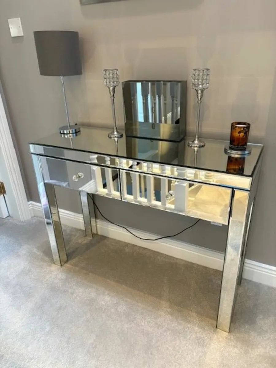 Console Table - Image 3