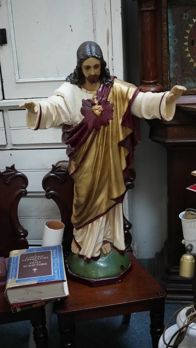 🕊️ Sacred Heart of Jesus Religious Statue - Image 1