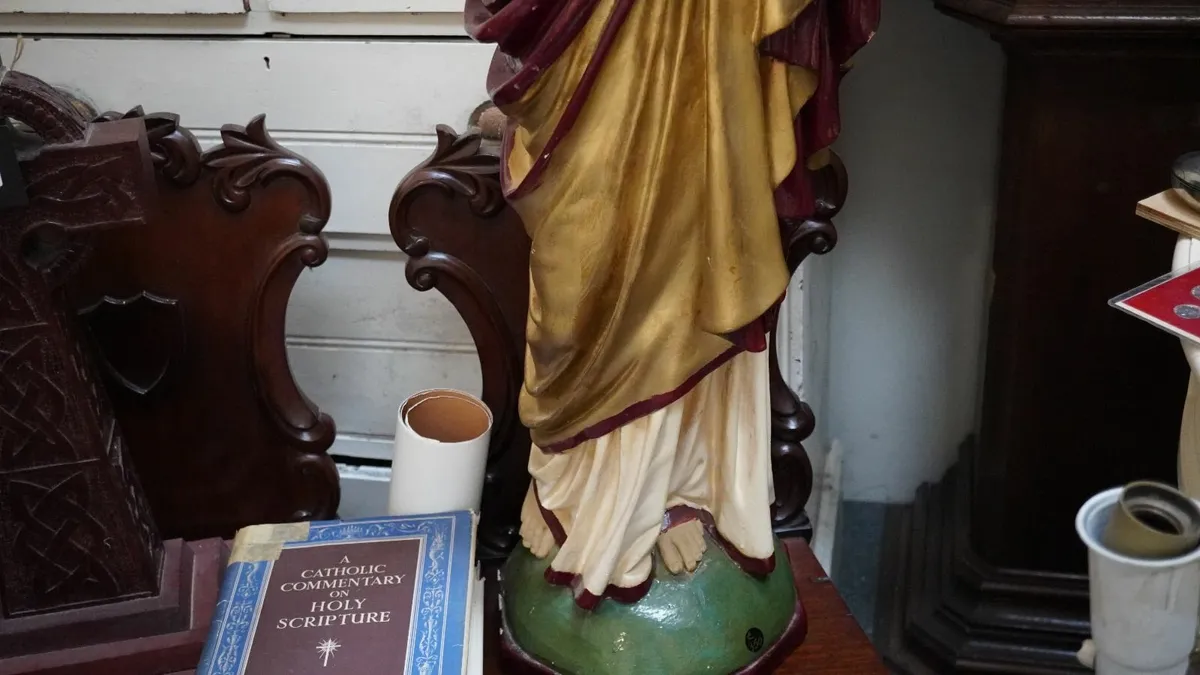 🕊️ Sacred Heart of Jesus Religious Statue - Image 3