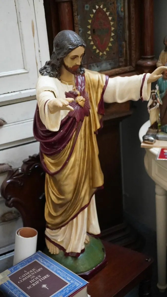 🕊️ Sacred Heart of Jesus Religious Statue - Image 4