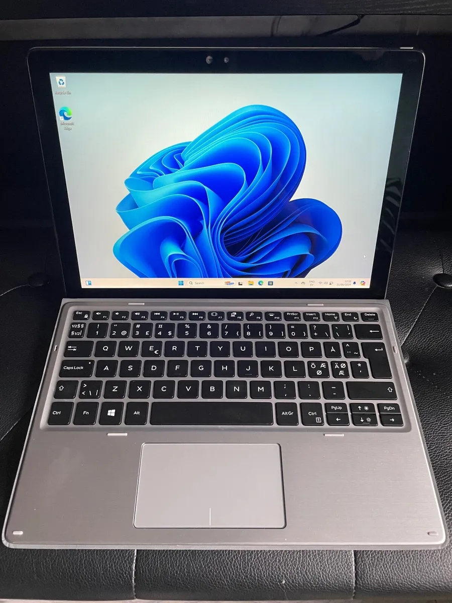 Dell Latitude 7210 2in1 Laptop i5/8GB/128SSD - Image 1