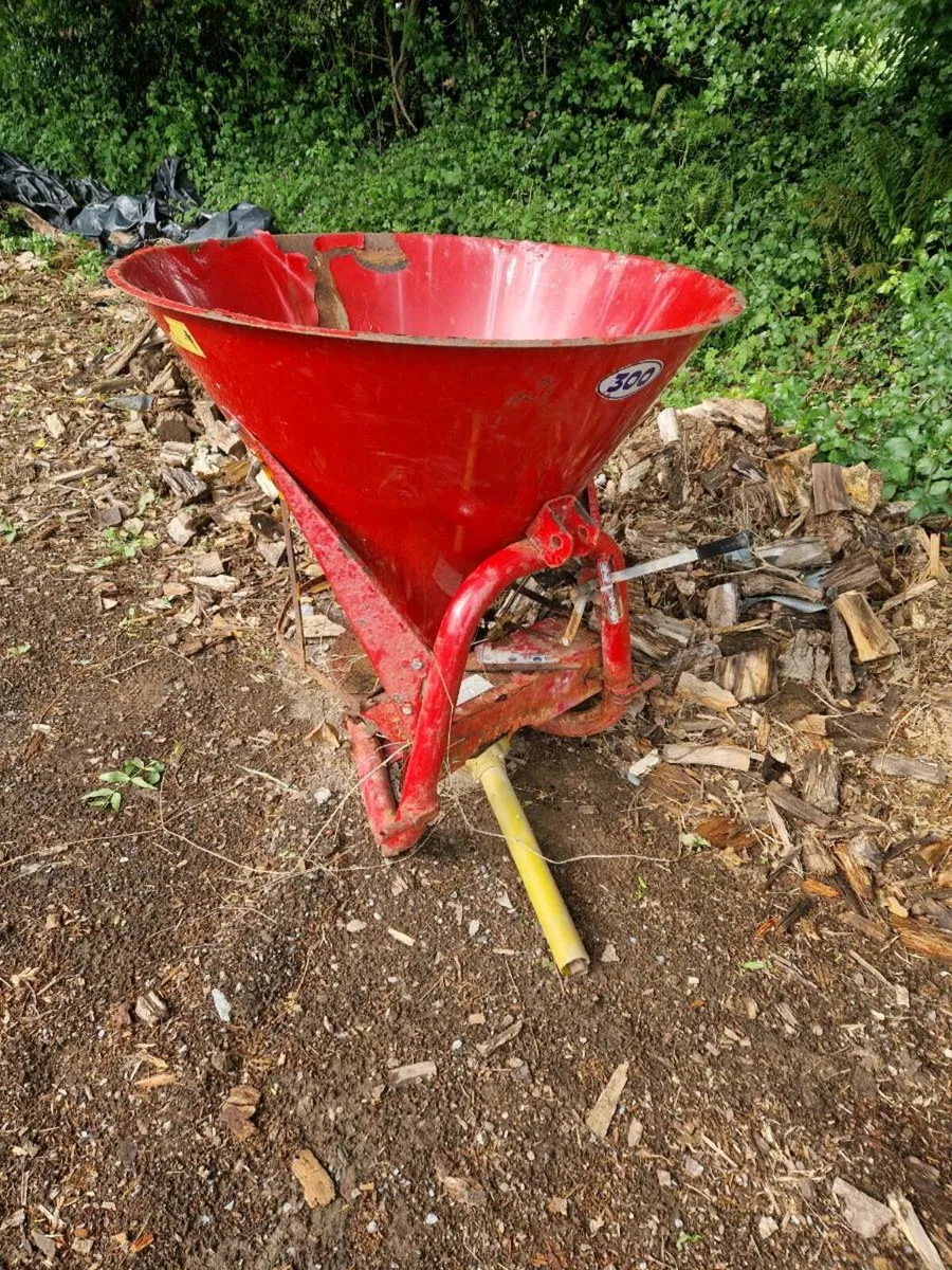 Fertiliser spreader - Image 2