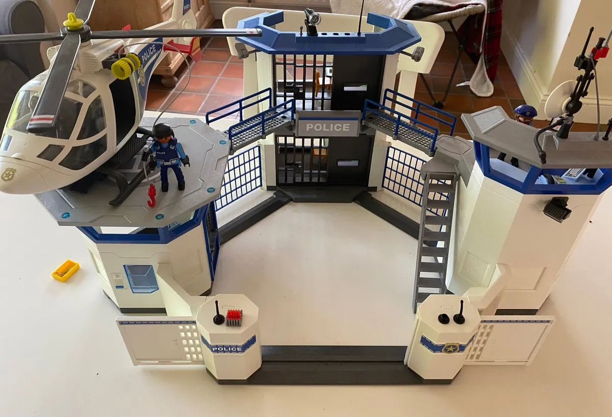 Playmobil Police Headquarters - Image 1