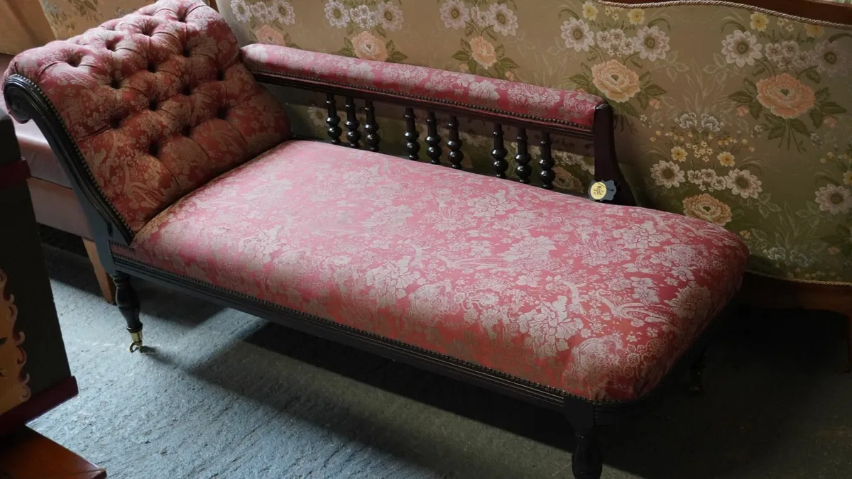 Victorian-Style Chaise Longue - Image 1
