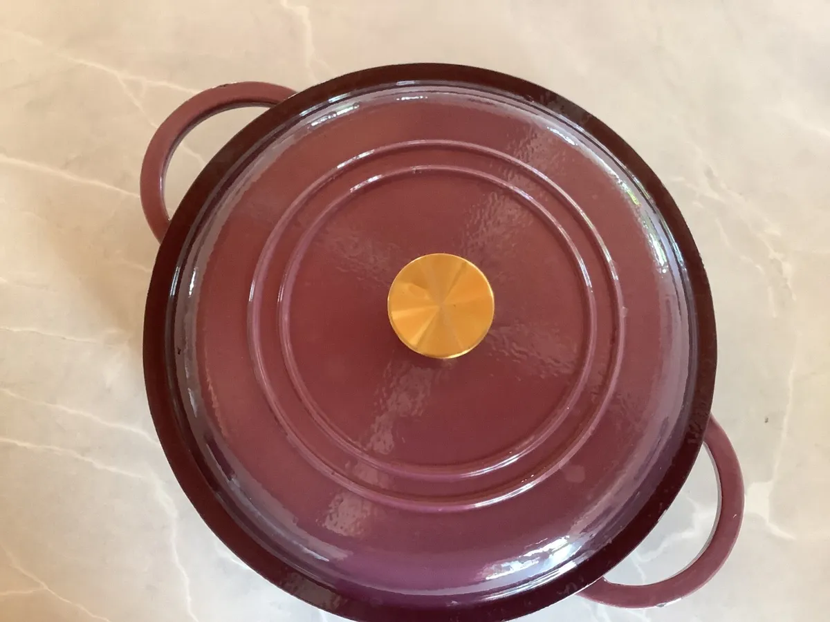 Oven to table cast iron casserole dish - Image 2