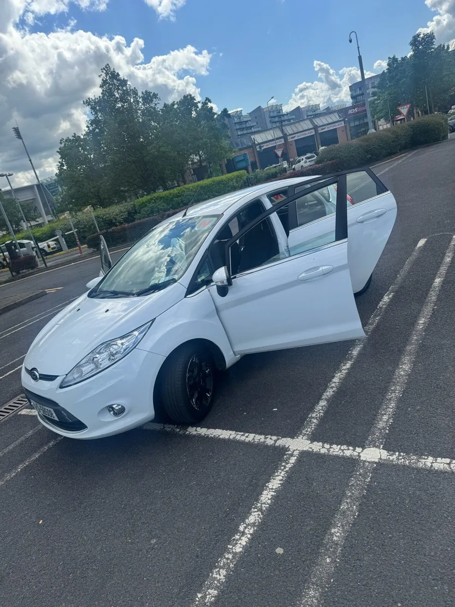 Ford Fiesta 2011 1.2L - Image 4