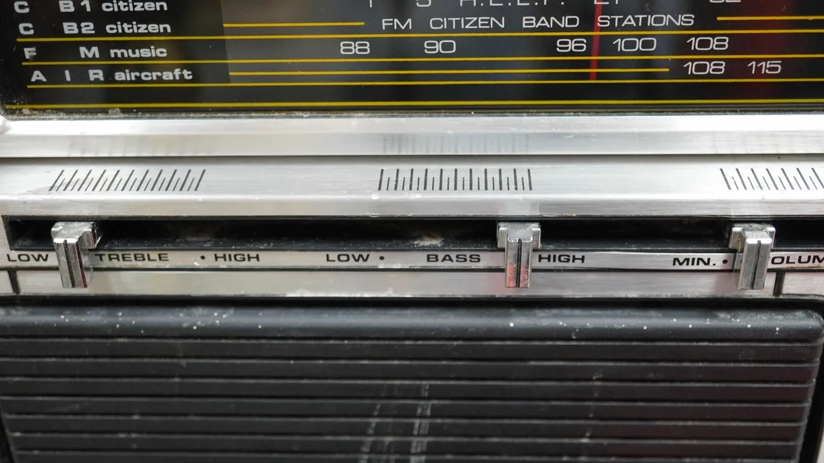 📻 Vintage HIRA Multi-Band Radio – Working Conditi - Image 4