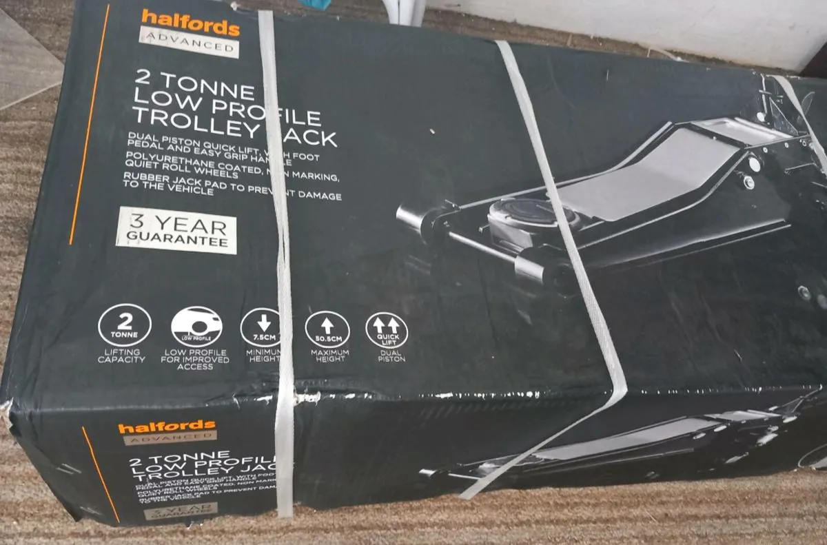 Trolley jack brand new in box Halfords 2 ton - Image 1