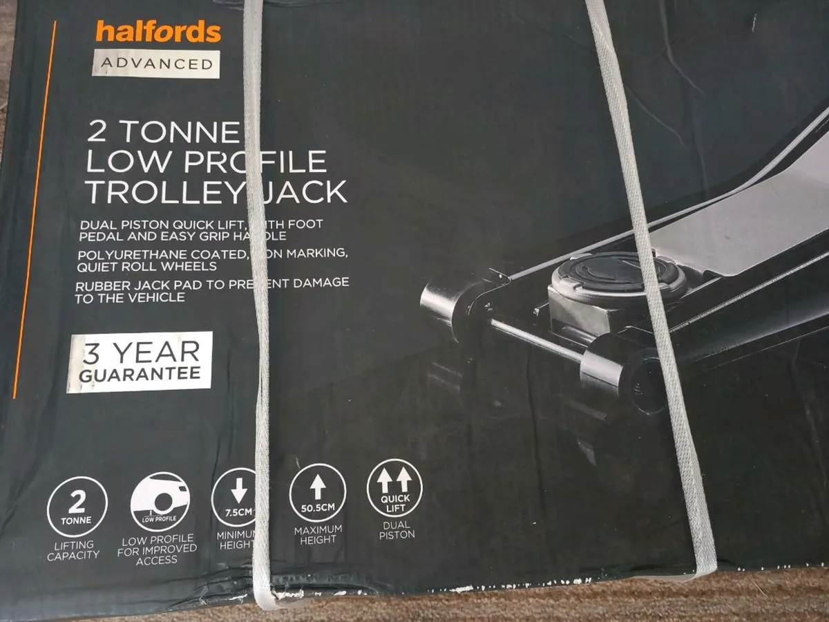 Trolley jack brand new in box Halfords 2 ton - Image 2