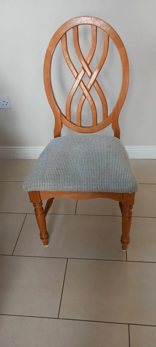 6 matching chairs and TV Unit free to collect - Image 1