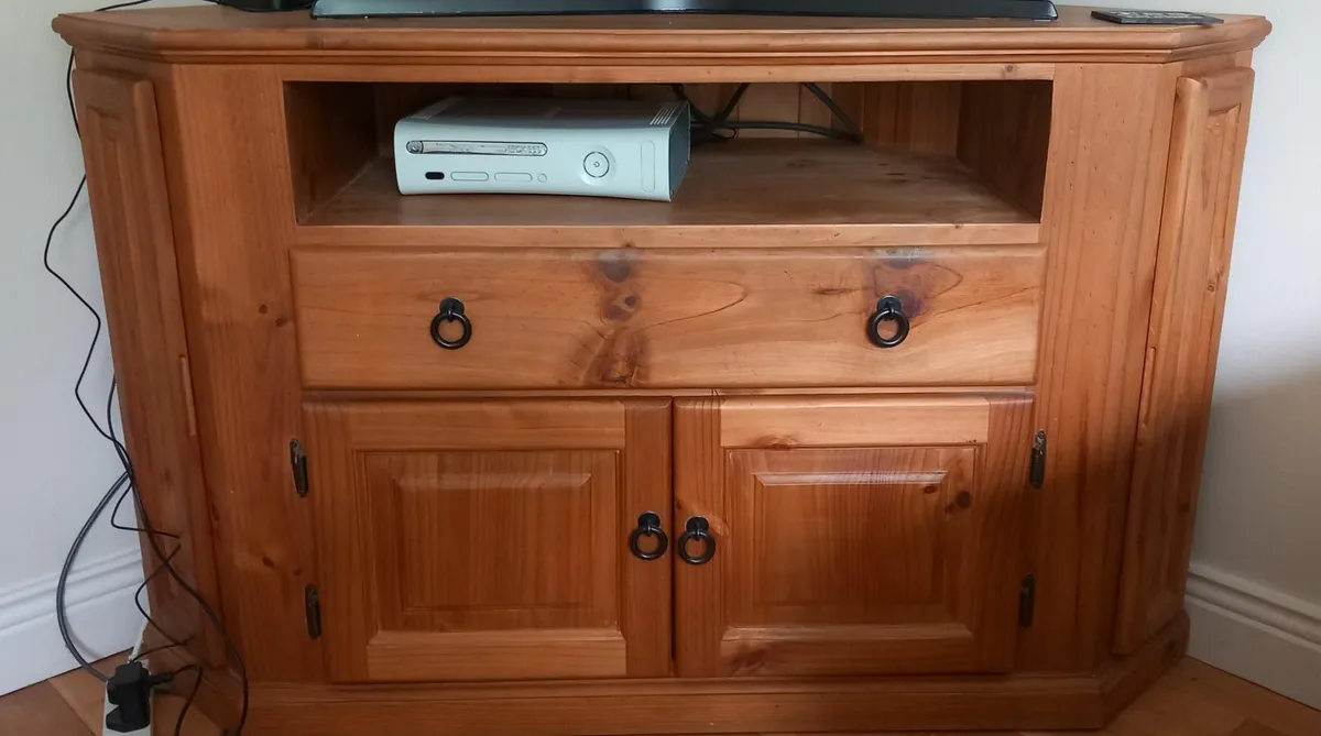 6 matching chairs and TV Unit free to collect - Image 2