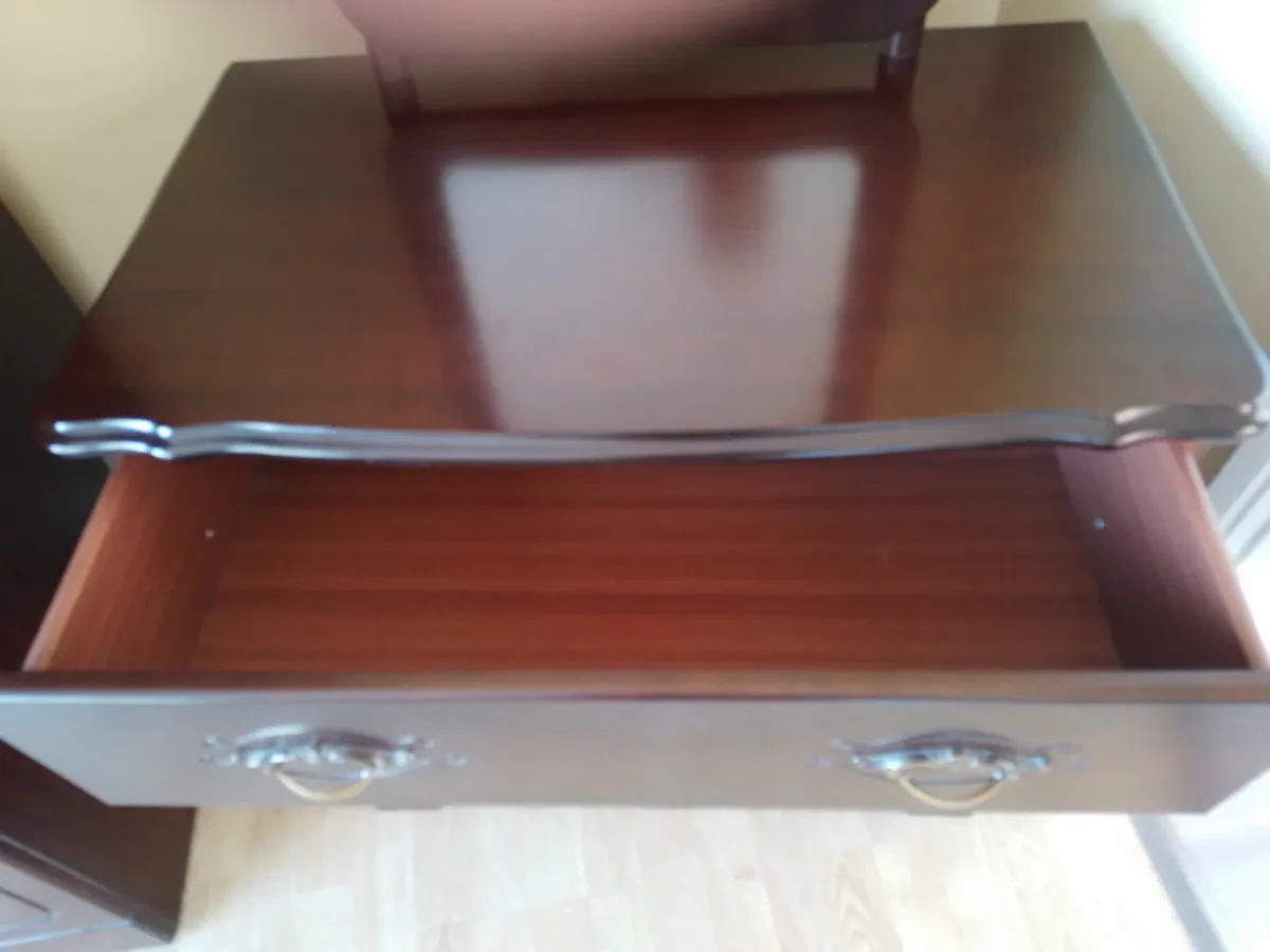 Bedroom furniture - Image 2