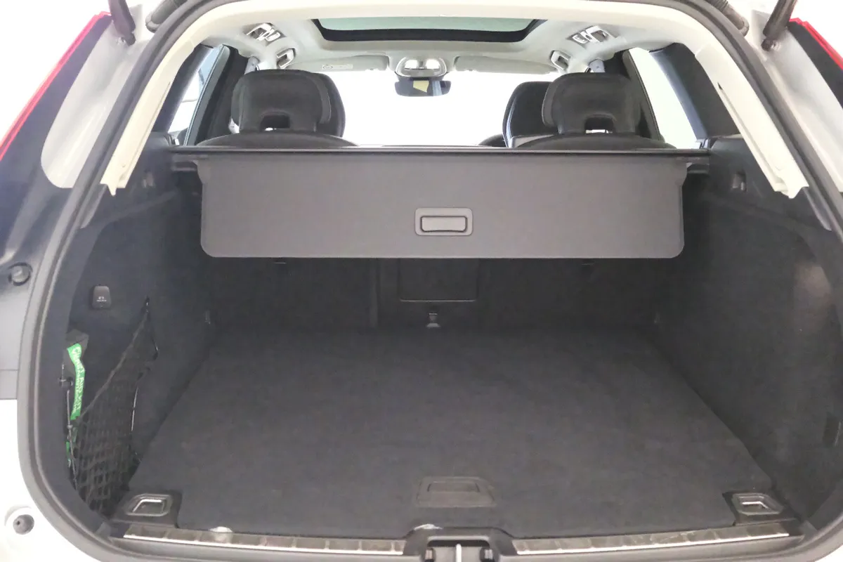 Volvo XC60 T6 AWD Plug-in Hybrid Plus Bright - Image 4