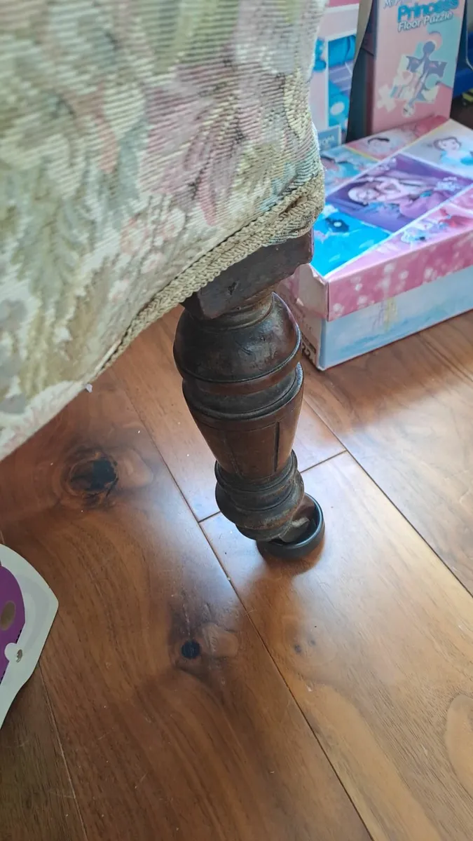 Antique couch and chairs - Image 3