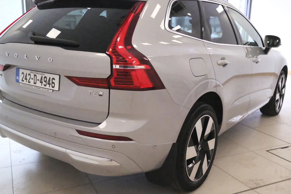 Volvo XC60 T6 AWD Plug-in Hybrid Plus Bright - Image 3