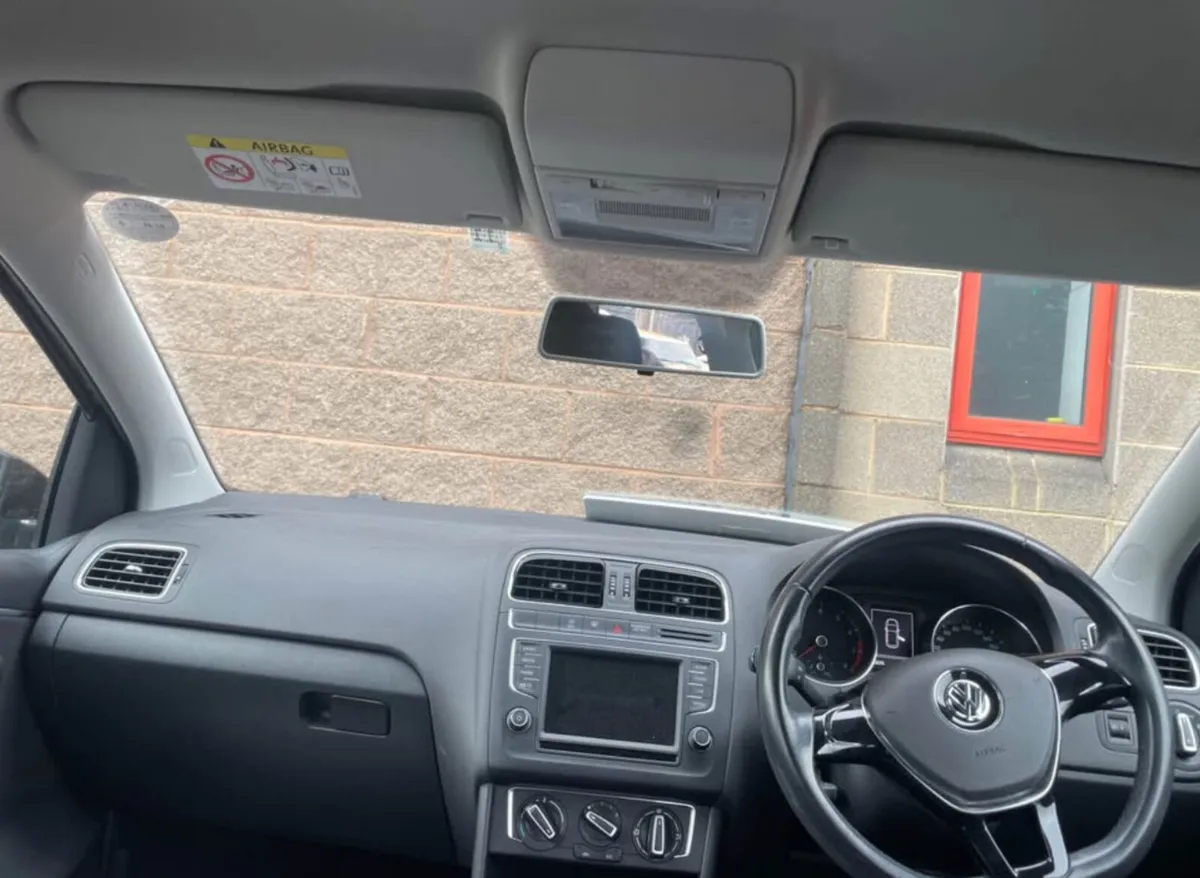 Volkswagen Polo 2015 automatic - Image 3