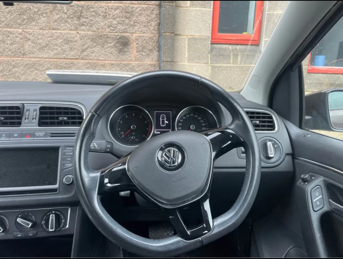 Volkswagen Polo 2015 automatic - Image 4