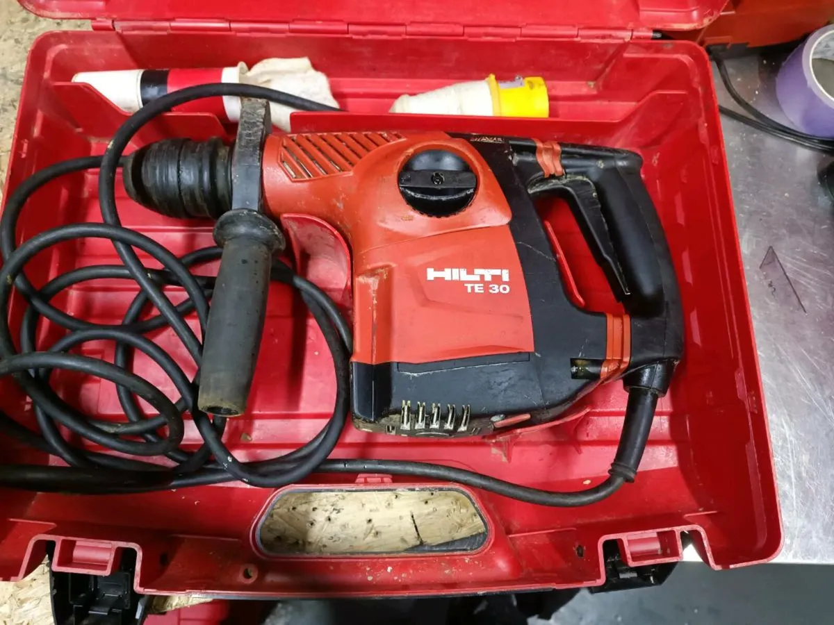 Hilti te30 sds drill.