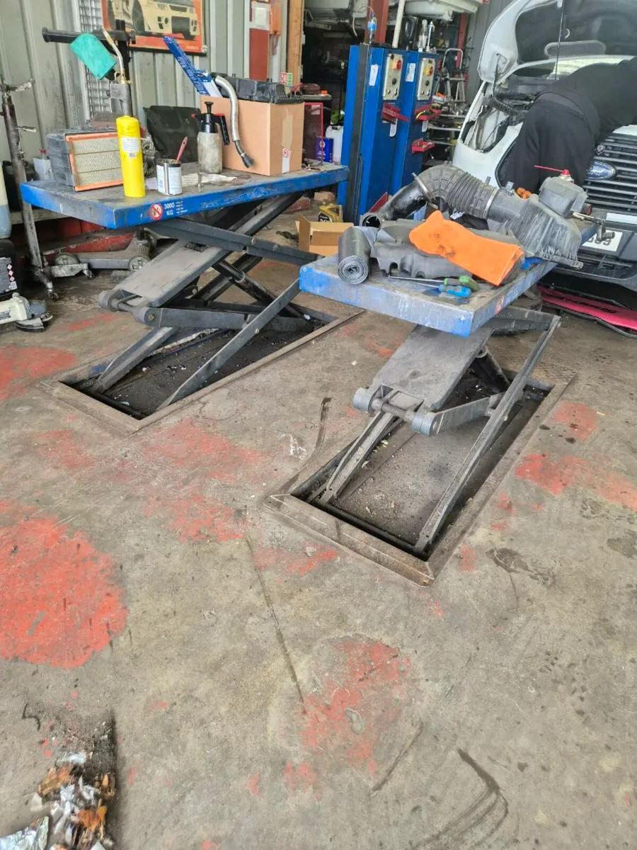 2 high rise scissor lifts - Image 3