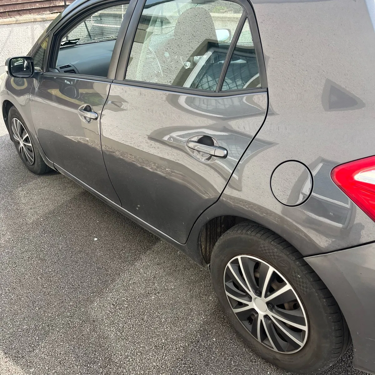 toyota auris 2011 charcoal grey - Image 4