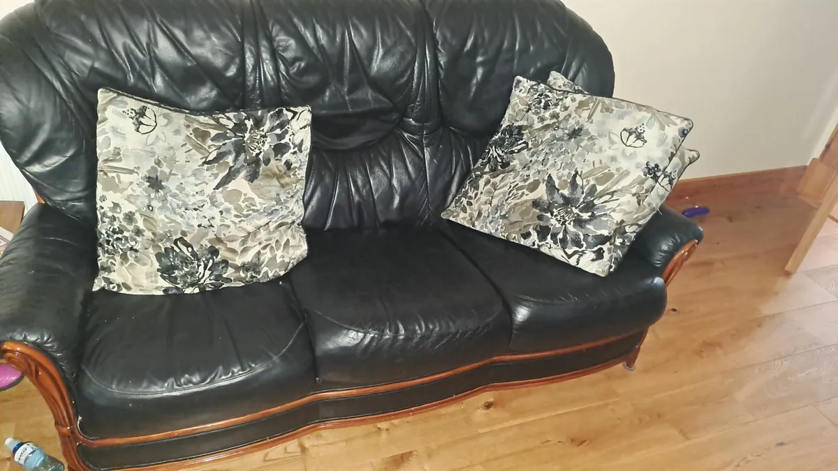 Leather Couch and chairs - Image 1