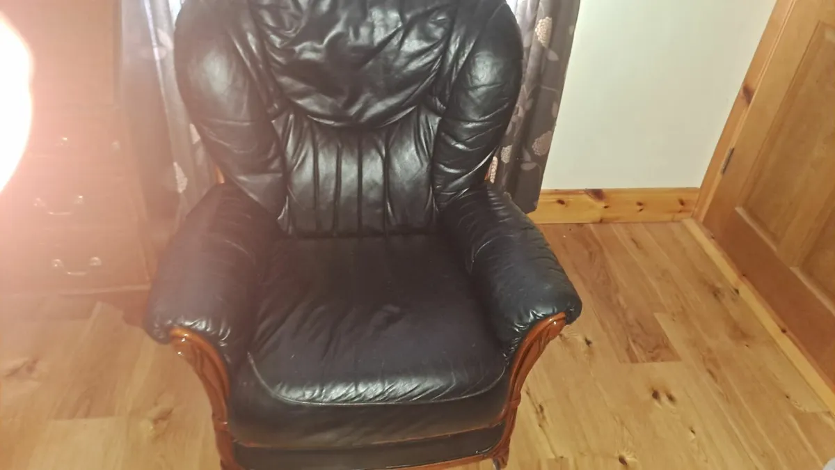 Leather Couch and chairs - Image 2