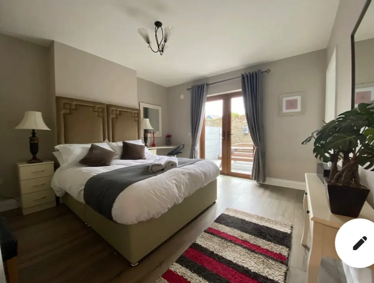 Holiday Home - Image 4