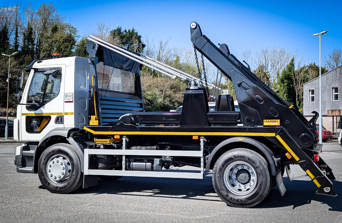 New Renault 18T 4X2  Skip truck - Image 2