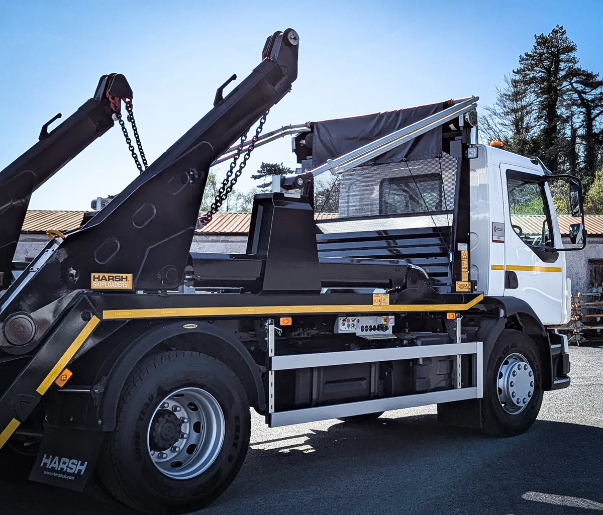 New Renault 18T 4X2  Skip truck - Image 3