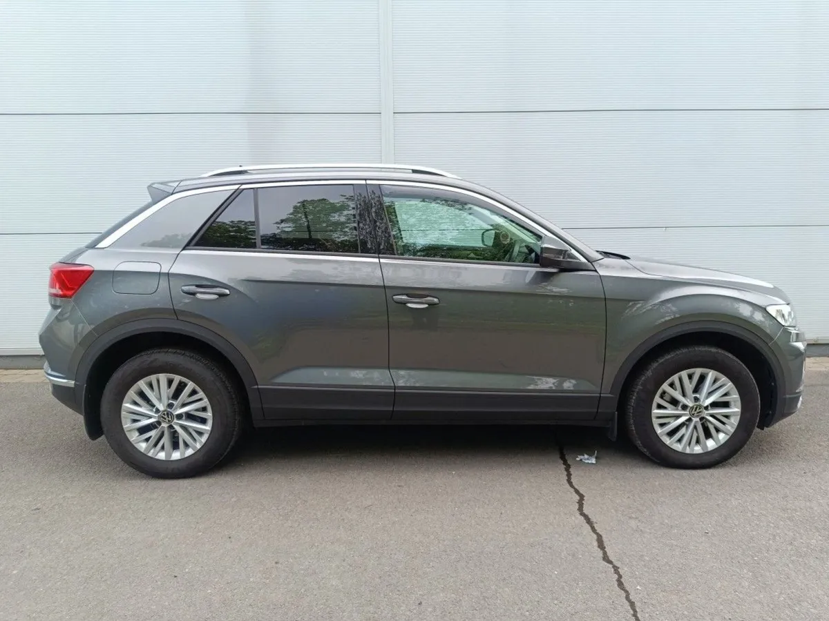 Volkswagen T-Roc 2.0 TDI 115bhp Design Mint Low M - Image 2
