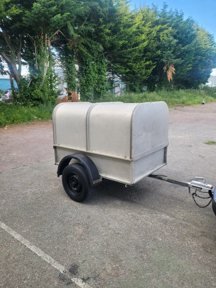 Ifor Williams sheep/calf trailer - Image 1