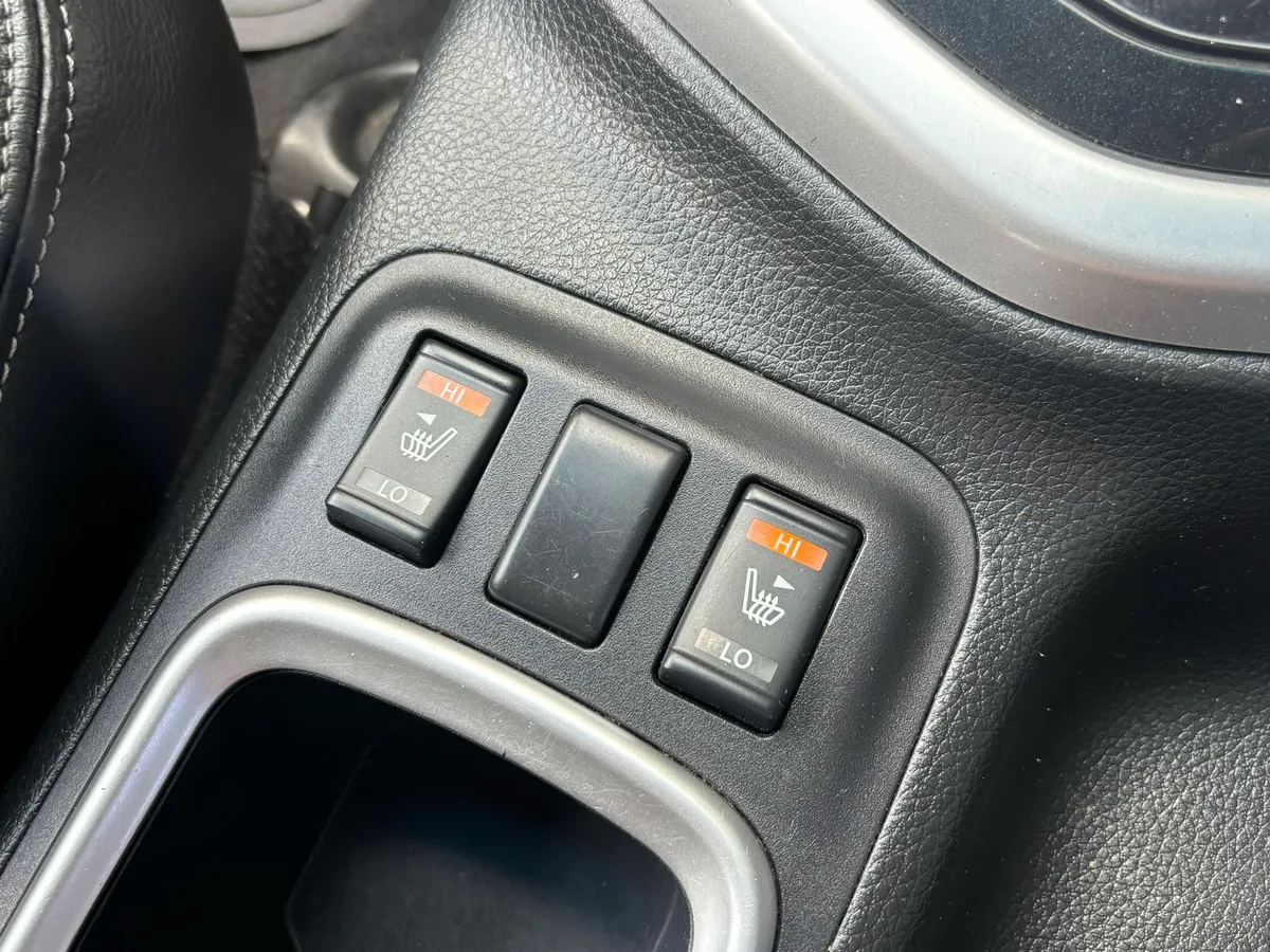 2016 Nissan Navara 2.3DCI Auto N-GUARD Crewcab - Image 3