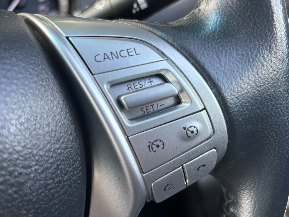 2016 Nissan Navara 2.3DCI Auto N-GUARD Crewcab - Image 4
