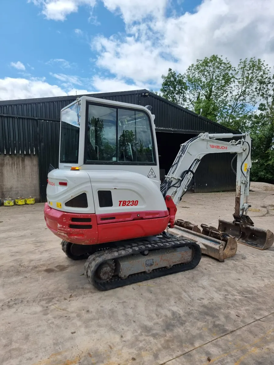 2018 TAKEUCHI TB230 - Image 2