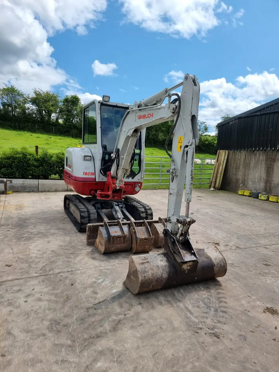2018 TAKEUCHI TB230 - Image 4