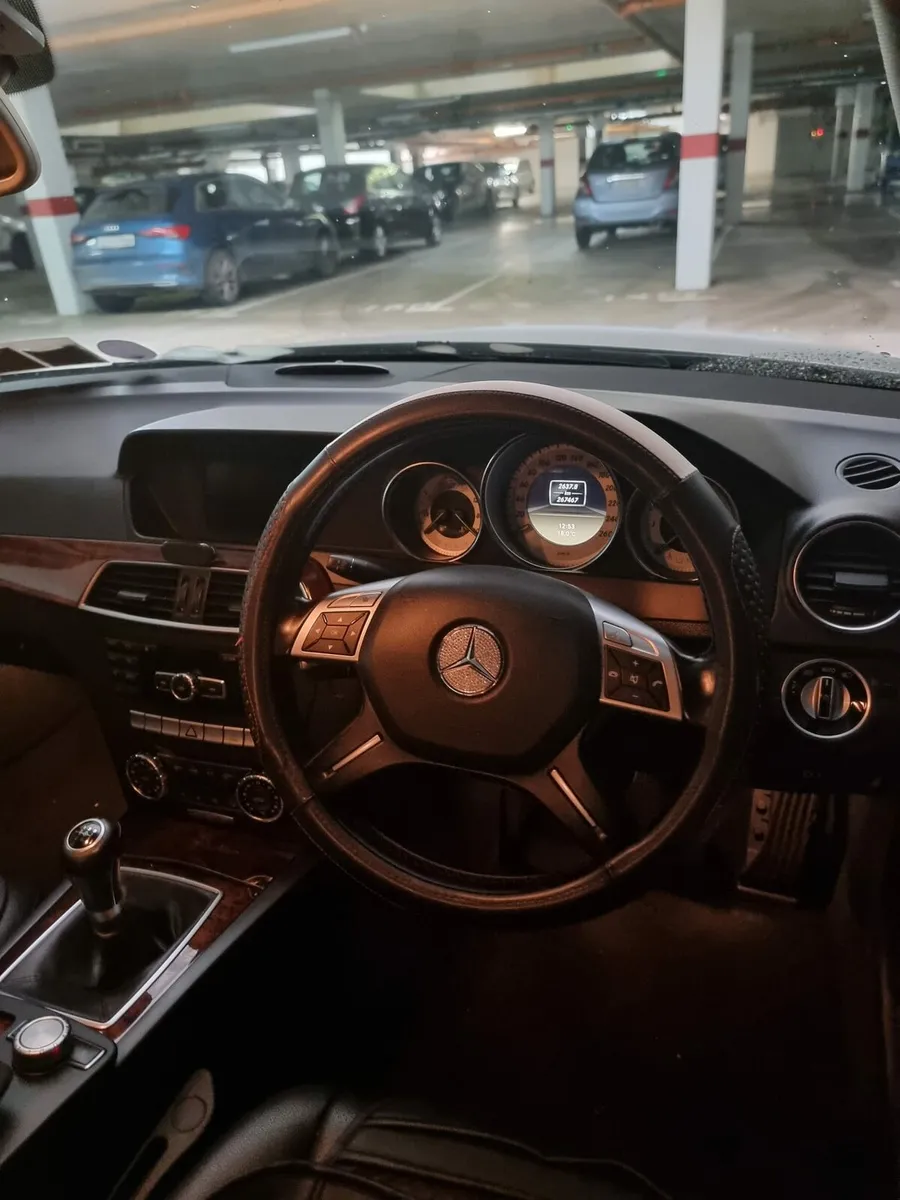 Mercedes-Benz C200 - Image 4