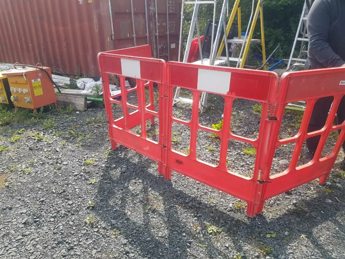 Safety  barriers - Image 4